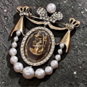 Cameo Style Curtain Brooch